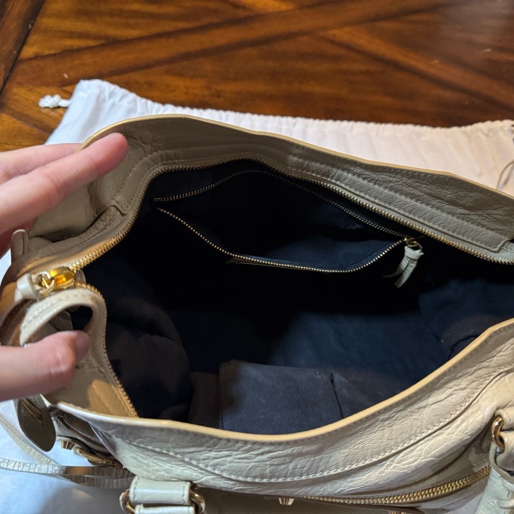 Balenciaga Tan Leather Satchel with Gold Hardware - Picture 6 of 7